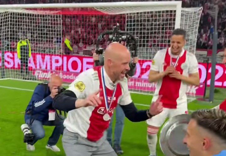 Man United future manager Ten Hag lifts Eredivisie title