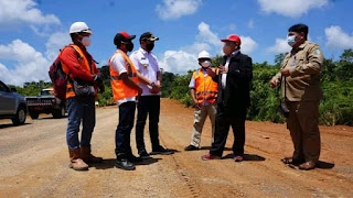 Tinjau Pembangunan Jalan Putussibau Kalbar-Kaltim, Cornelis: Harus Tuntas 2024