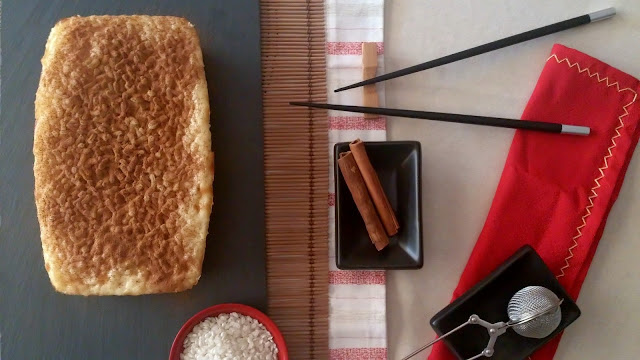 Pastel dulce de arroz con azafrán y cardamomo al horno. Postre de fiesta, navidad, reuniones, canela, sencillo, arroz con leche, Cuca