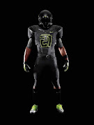 watching Oregon play LSU and i'm loving Oregon's uniform, especially the .