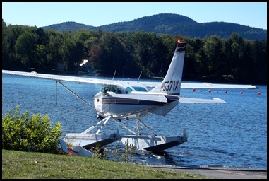 Seaplane fly in 045
