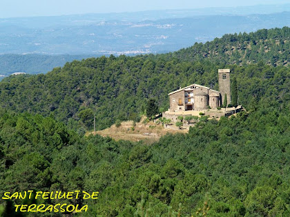 L'església de Sant Feliuet en el cim d'un petit turó vist des de la cota 800 una vegada passada la Caseta del Guarda