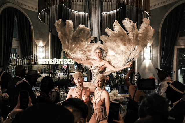 Showgirls by photographer Leslie Liu Shot with the Fujifilm X100 VI at 8000 ISO 125th F 2.0