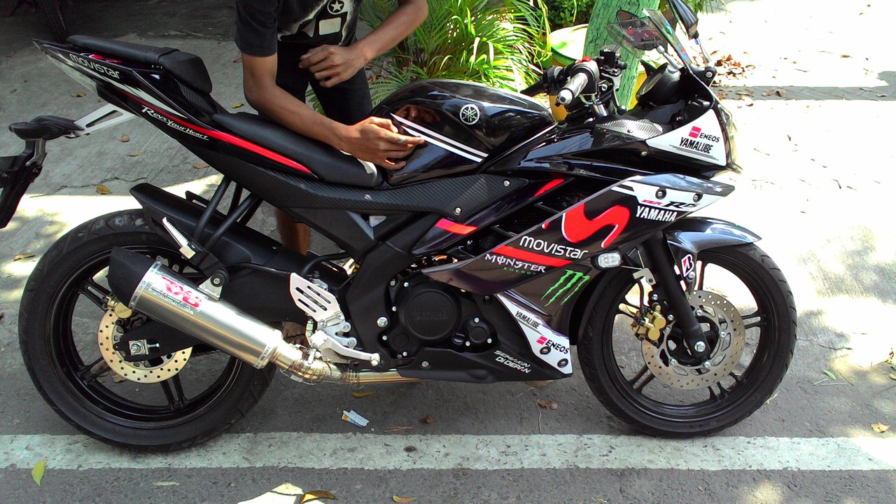 Gambar modifikasi motor yamaha r15 dan r25 striping stiker keren velg