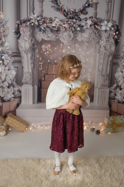 2023 Christmas Mini sessions formal white set DeKalb Sycamore Rockford Geneva