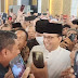 Merinding! Anies Disambut Ribuan Jamaah Usai Salat Jumat di Masjid Al Akbar Surabaya