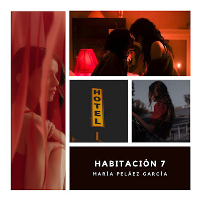 Collage de cinco fotos. A la derecha, una chica tras una cortina roja. Arriba, dos chicas en una habitación a punto de besarse. En medio, un cartel en el que se lee "Hotel". A la izquierda, una chica de espaldas. Abajo, el título: "Habitación 7 - María Peláez García".