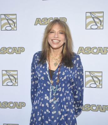 singer Carly Simon