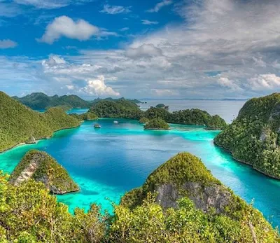 foto indahnya kepulauan raja ampat papua