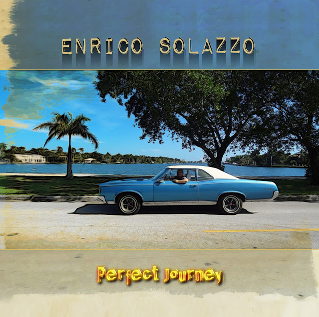 la copertina dell'album che mostra Enrico Solazzo su un'auto degli anni '50s che percorre una strada con palme ed il mare.
