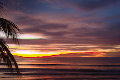 Pemandangan Waktu Senja Di Tepi Pantai