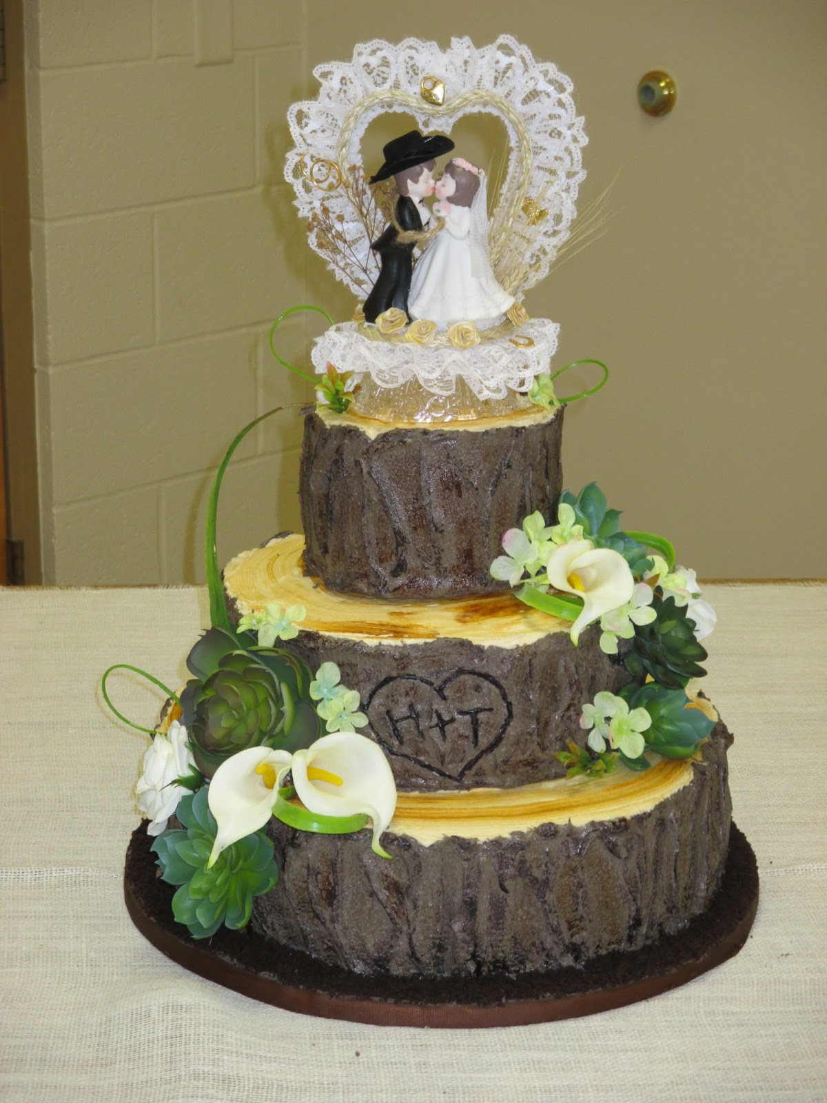 The Creative Home Tree  Stump Wedding  Cake 