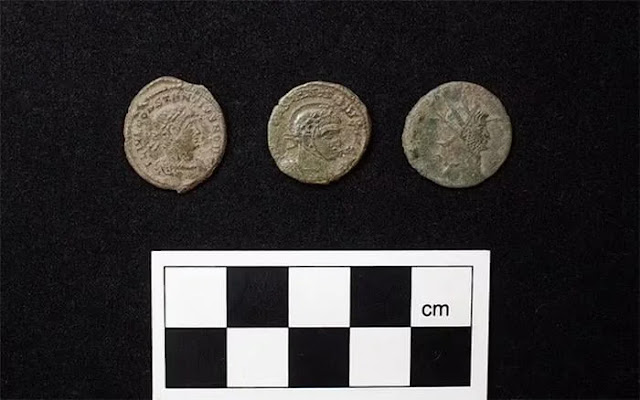 Ρωμαϊκά νομίσματα που αποκαλύφθηκαν στην περιοχή. [Credit: Red River Archaeology Group]