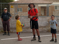 El guia de la caminada, donant les darreres explicacions