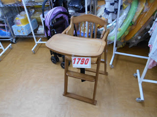 中古品　木製ハイチェア　１７９０円