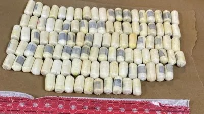 Arrestan hombre intentaba viajar con 105 bolsitas de cocaína en el estómago