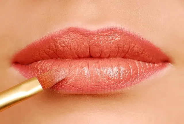 Lips fashion.. موضة شفاه اللاتكس 2024