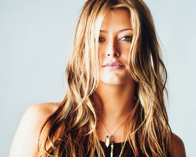 Holly Valance Wallpapers Free Download