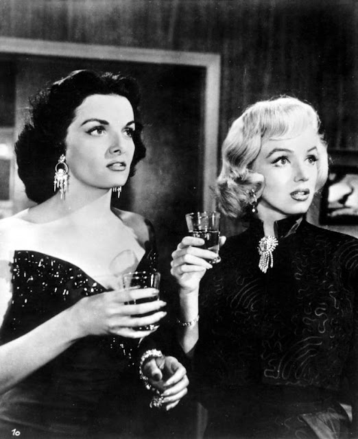 Fotografías de Marilyn Monroe y Jane Russell en Los caballeros las prefieren rubias