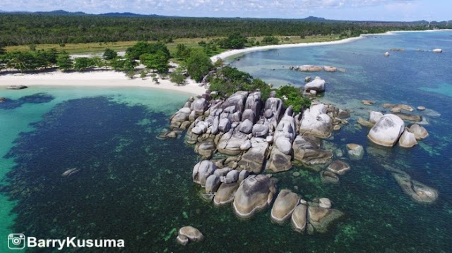 Tanjung Tinggi Pantai Terindah di Pulau Belitung.