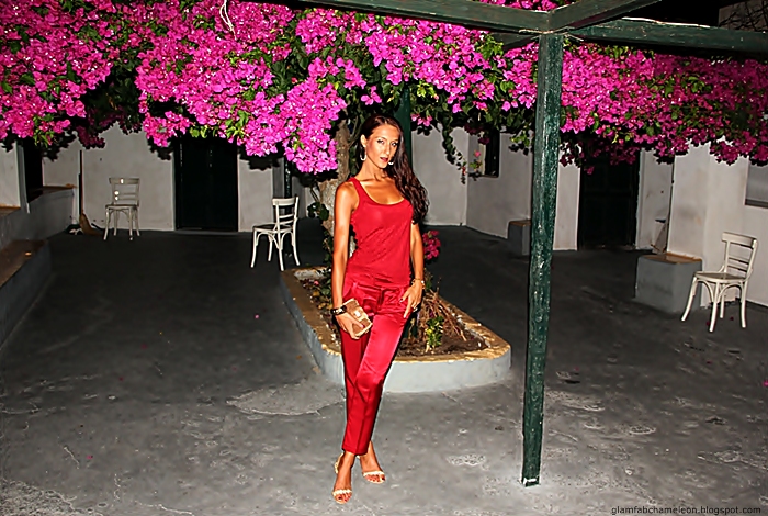 Santorini outfit: Red satin night
