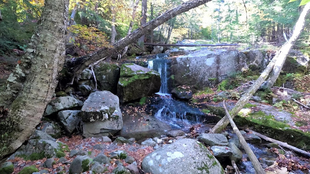 Cascades sur le sentier pédestre de retour du Great Range