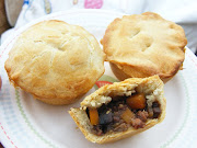 These simple little mince pies are great for lunch. (mince pies)