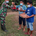 Satgas TMMD Kodim 0204/DS Serahkan Al Kitab dan Jam Dinding ke Jemaat GKPI Dusun VII Desa Mabar