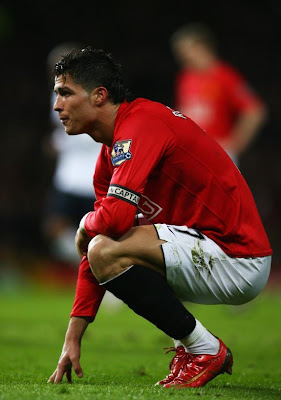 cristiano ronaldo crouching