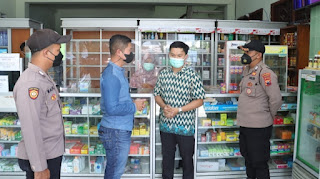 Tindak Lanjuti Intruksi Kemenkes Tentang Larangan Penggunaan Obat Sirup, Polres Sukoharjo Lakukan Pantauan ke Apotek-apotek