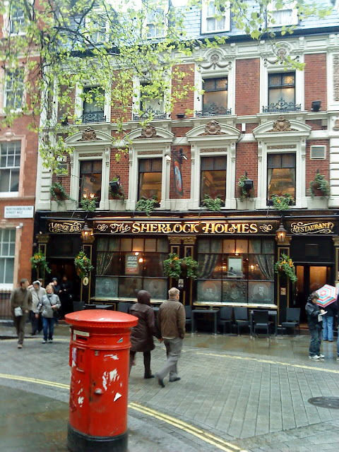 by E.V.Pita... London city walks: coffeshops, pubs and bars /  por E.V.Pita... Paseo por Londres de cafés, pubs y bares / por E.V.Pita... Volta polos cafés de Londres
