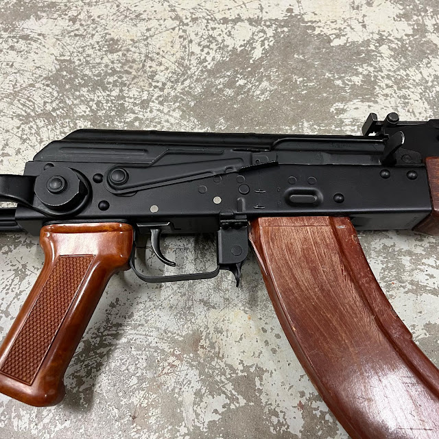 Fakelite-Bakelite-Mag-AK