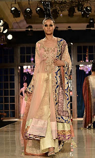 Manish Malhotra @Delhi Couture Week 2011