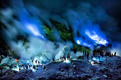 Fenomena Blue Fire (api Biru) Kawah Ijen