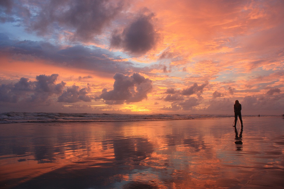  Lukisan  Langit Senja Di Pantai Paimin Gambar