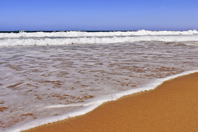 800px Beach06 lakes entrance Fenomena Aneh dari Laut 