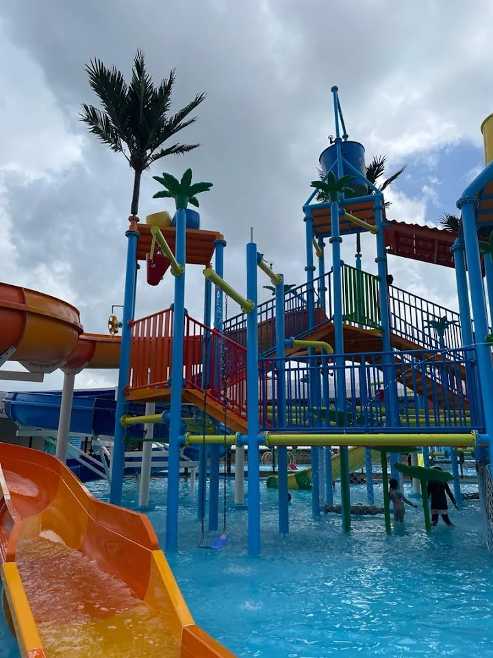 Krai Waterpark slides kanak budak