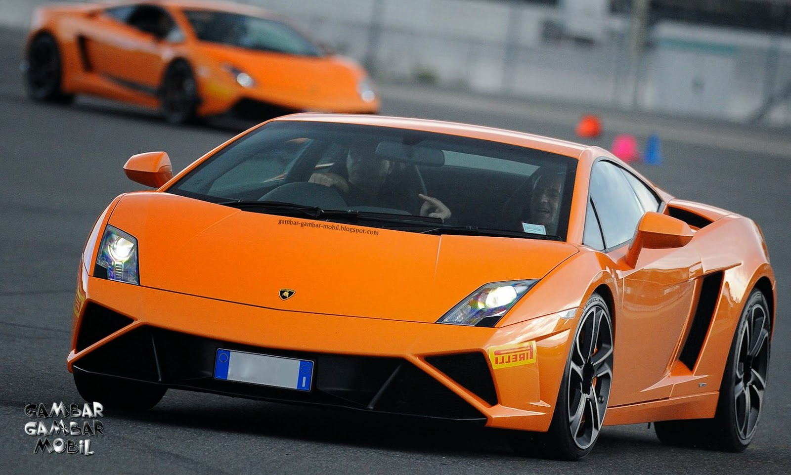 Gambar mobil lamborghini - Gambar Gambar Mobil