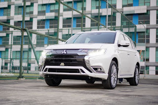 New 2019 Mitsubishi Outlander PHEV Photo