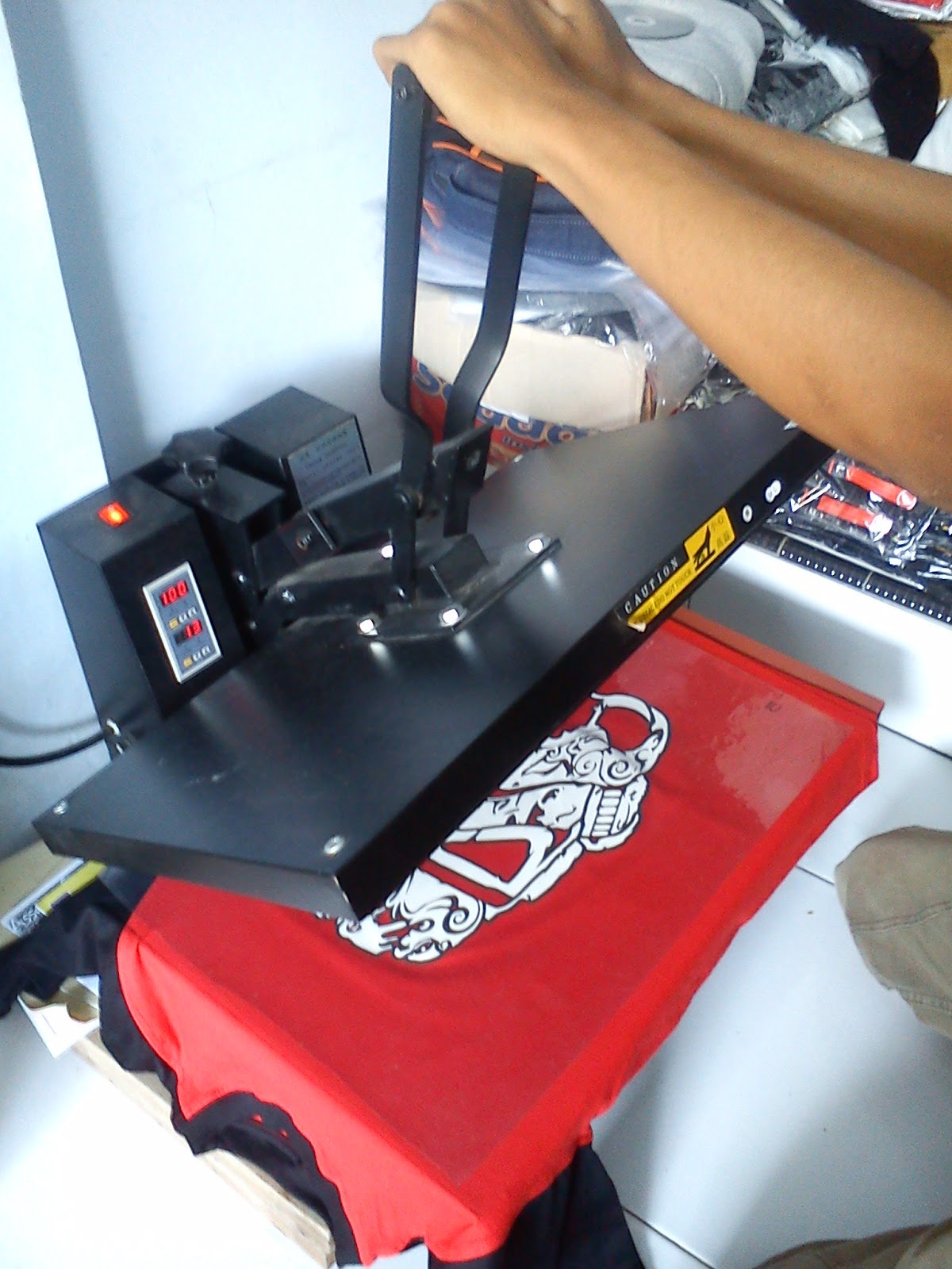  Cara  Sablon  Kaos dengan Teknik Manual KAOS SABLON  SATUAN 