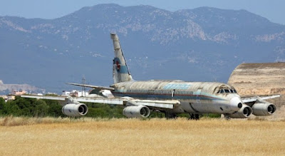 Foto del avión coronado de Spantax en estado de abandono