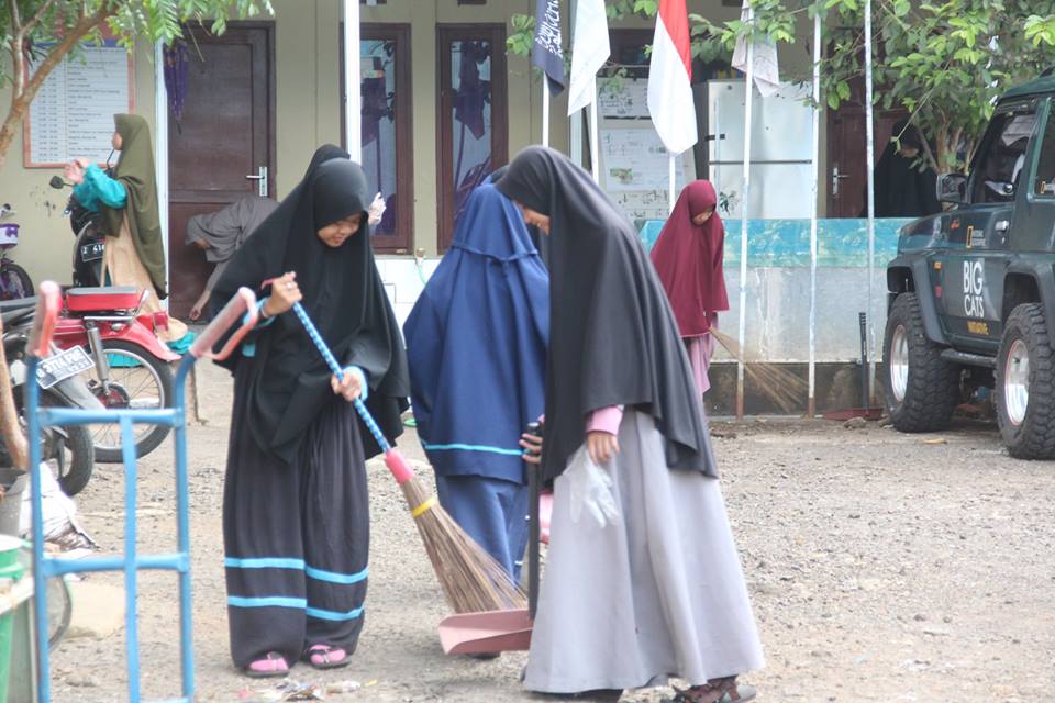 Operasi Semut Santri Putri  RUMAH YATIM INDONESIA