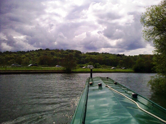 Turning round Magna Carta Island