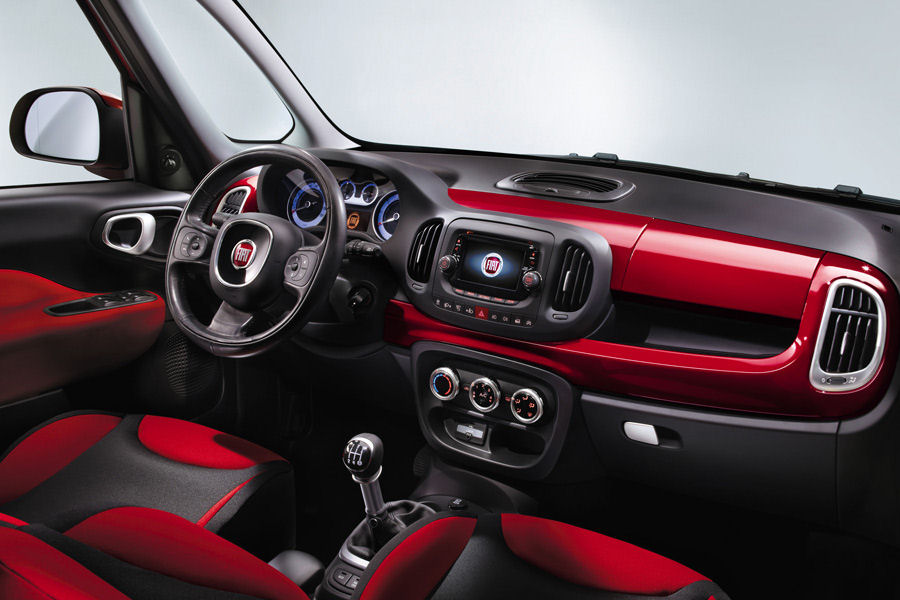 New Fiat 500 L interior official pics 