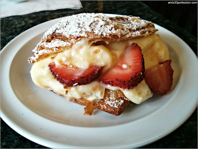 Bollo de Crema y Fresas de Japonaise, Brookline