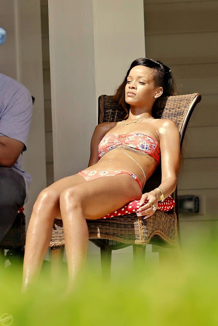 rihanna pool side hawaii