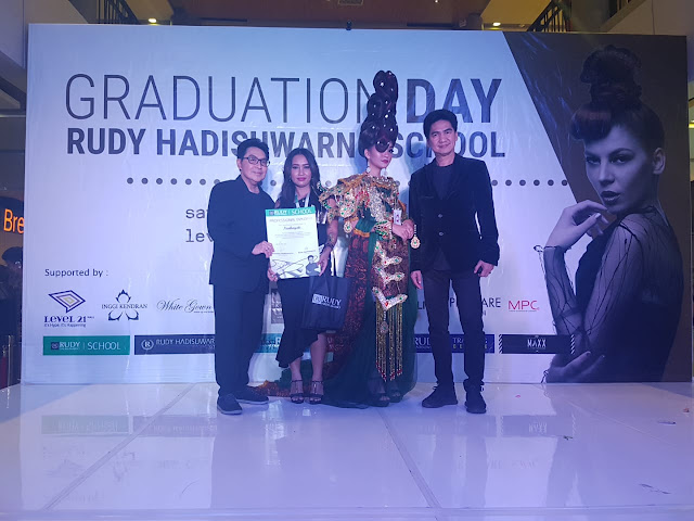 graduation day rudy hadisuwarno school  2018