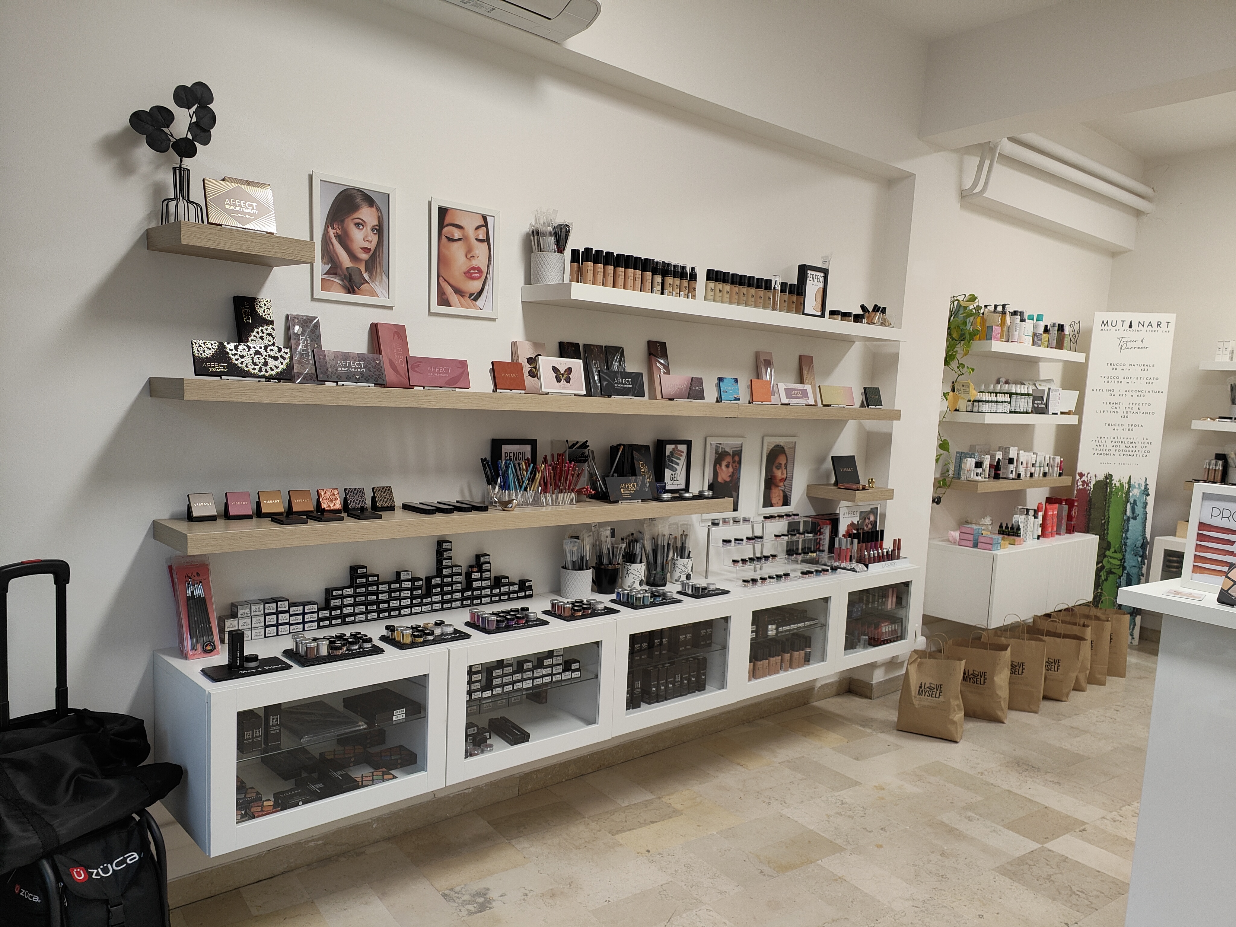 Prodotti Professionali - Make Up Artist - Modena - Make Up Atelier, Cascade Of Colours, Kryolan, Affect Cosmetics, Viseart, Femme Fatale, Novexpert, Nastelle, Hulu