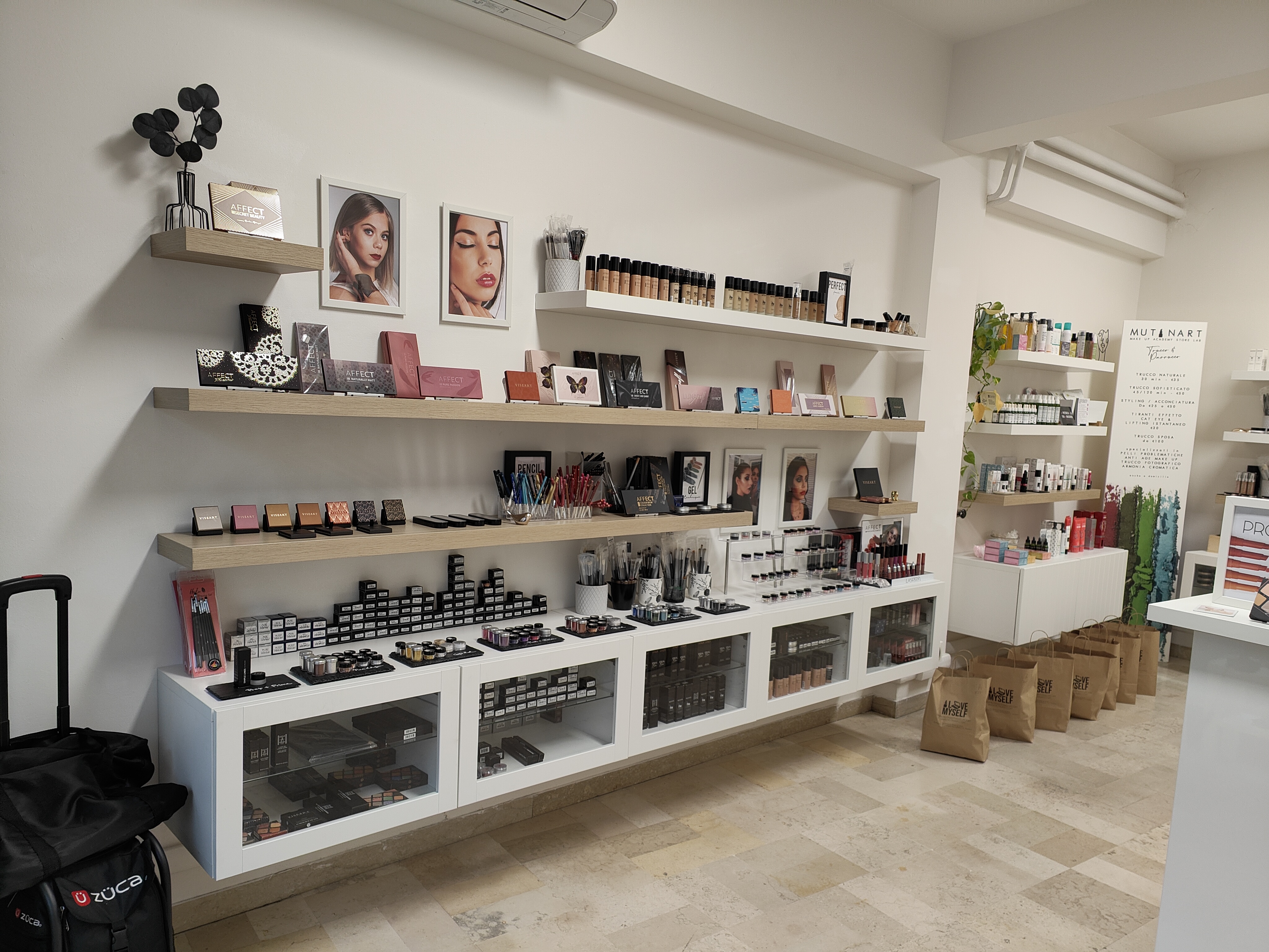 Un Beauty & Make Up Store Esclusivo a Modena