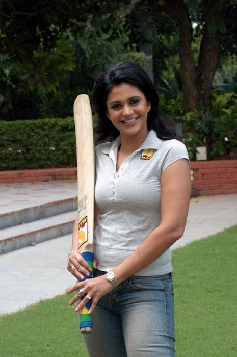 mandira bedi with cricket bat actress pics